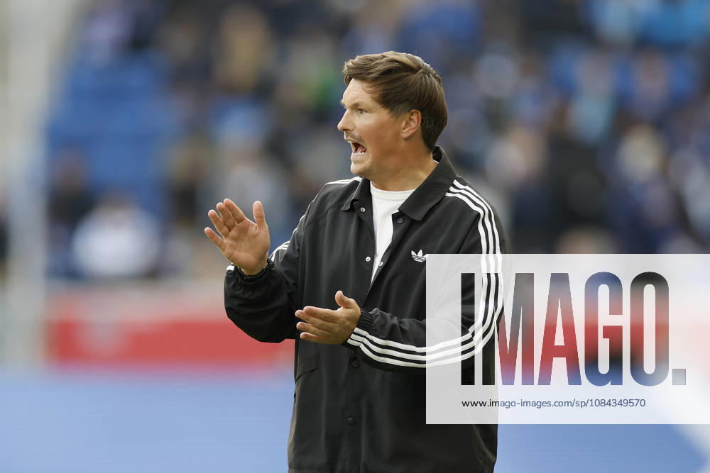 Trainer Merlin Polzin (HSV) im Bundesliga-Spiel zwischen der TSG 1899 Hoffenheim und dem Hamburger SV in der PreZero Arena, Sinsheim, Deutschland, am 10. Oktober 2026. in action during the Bundesliga match between TSG 1899 Hoffenheim and Hamburger SV at the PreZero Arena, Sinsheim, Germany, on October 10, 2026. DFB DFL REGULATIONS PROHIBIT ANY USE OF PHOTOGRAPHS AS IMAGE SEQUENCES AND OR QUASI-VIDEO,