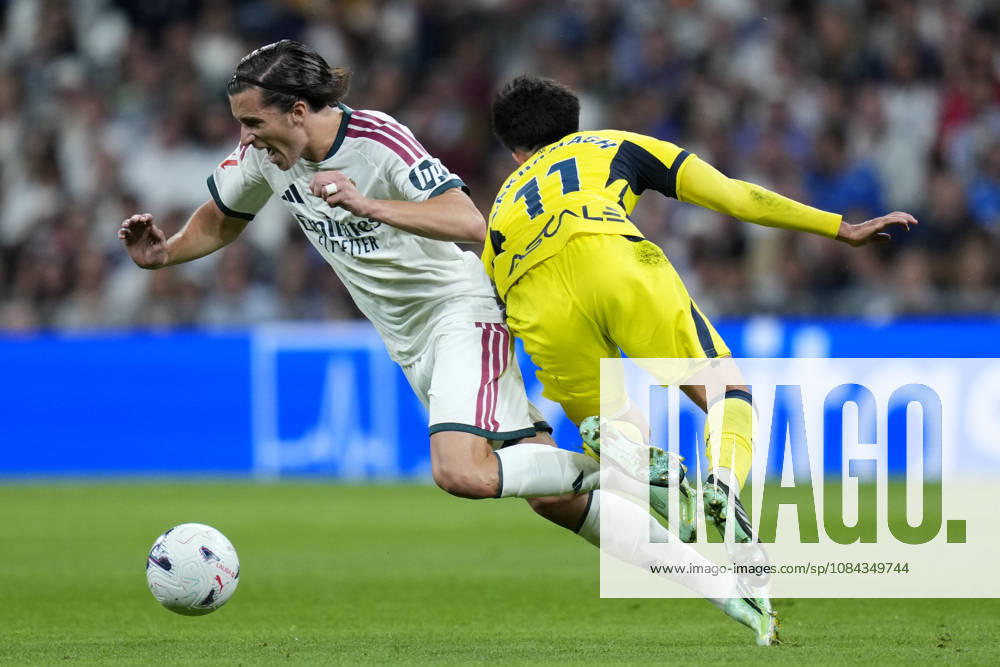 ESP: Real Madrid - Villarreal CF. La Liga EA Sports. Matchday 8. Alvaro Carreras of Real Madrid CF and Ilias Akhomach of Villarreal CF during the La Liga EA Sports match between Real Madrid and Villarreal CF played at Santiago Bernabeu Stadium on 10 Oct 2026 in Madrid, Spain. kpng