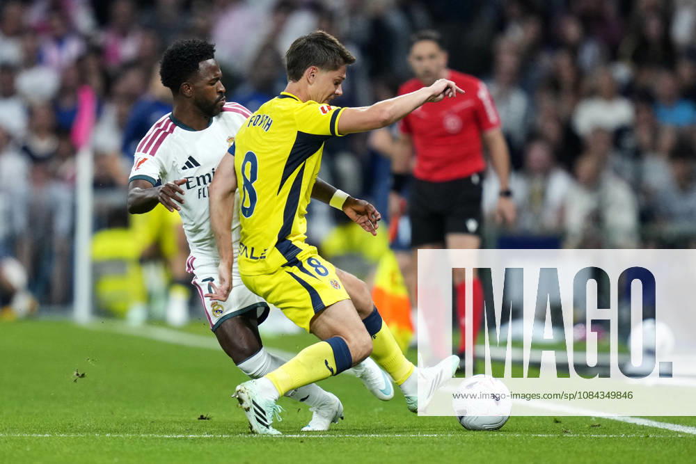 ESP: Real Madrid - Villarreal CF. La Liga EA Sports. Matchday 8. Vinicius Junior of Real Madrid CF and Juan Foyth of Villarreal CF during the La Liga EA Sports match between Real Madrid and Villarreal CF played at Santiago Bernabeu Stadium on 10 Oct 2026 in Madrid, Spain. kpng