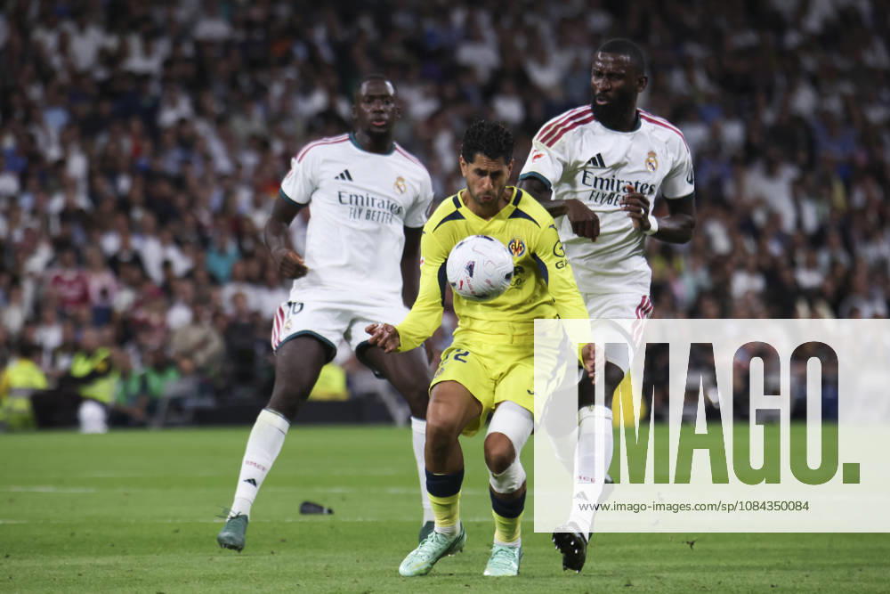 Real Madrid v Villarreal - La Liga EA Sports 2026 27 October 10, 2026, Estadio Santiago Bernabeu, Madrid, Spain: Ayoze Perez of Villarreal fights for the ball against Antonio Rudiger of Real Madrid during La Liga EA Sports match between Real Madrid and Villarreal at Estadio Santiago Bernabeu on October 10, 2026 in Madrid, Spain. Madrid Estadio Santiago Bernabeu Madrid Spain
