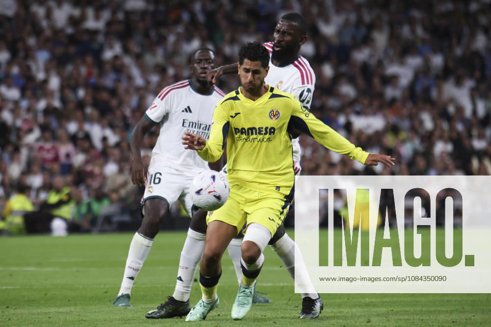 Real Madrid v Villarreal - La Liga EA Sports 2026 27 October 10, 2026, Estadio Santiago Bernabeu, Madrid, Spain: Ayoze Perez of Villarreal fights for the ball against Antonio Rudiger of Real Madrid during La Liga EA Sports match between Real Madrid and Villarreal at Estadio Santiago Bernabeu on October 10, 2026 in Madrid, Spain. Madrid Estadio Santiago Bernabeu Madrid Spain