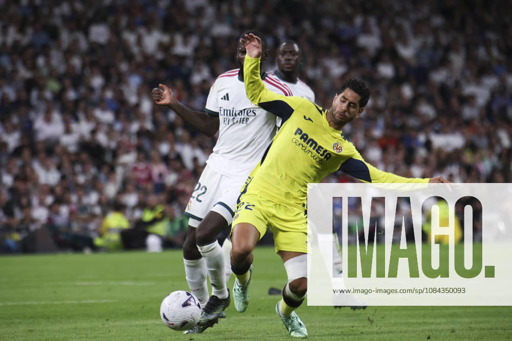 Real Madrid v Villarreal - La Liga EA Sports 2026 27 October 10, 2026, Estadio Santiago Bernabeu, Madrid, Spain: Ayoze Perez of Villarreal fights for the ball against Antonio Rudiger of Real Madrid during La Liga EA Sports match between Real Madrid and Villarreal at Estadio Santiago Bernabeu on October 10, 2026 in Madrid, Spain. Madrid Estadio Santiago Bernabeu Madrid Spain