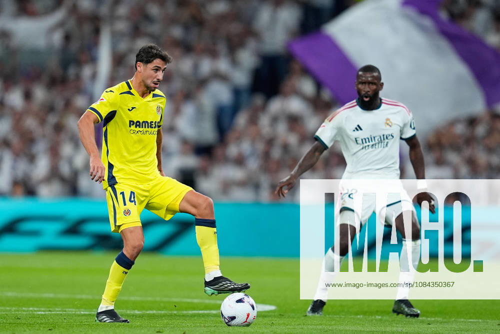 Santi Comesana of Villarreal CF controls the ball during the Spanish League, LaLiga EA Sports, football match between Real Madrid and Villarreal CF at Bernabeu stadium on October 10, 2026, in Madrid, Spain. Madrid Spain - ZUMAa181 20261010_zaa_a181_200
