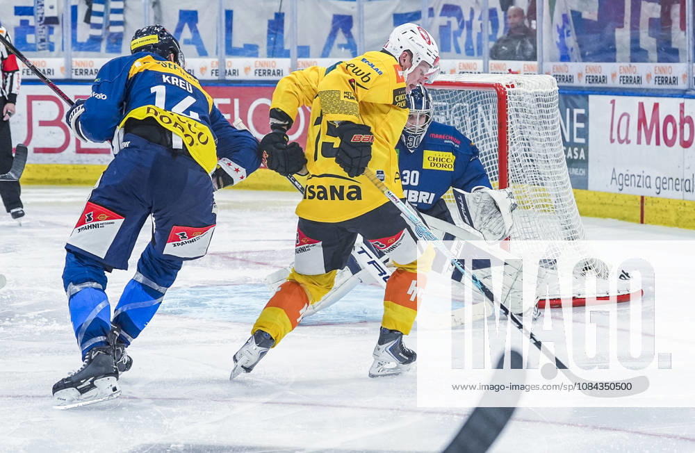 Quinto, Gottardo Arena, NL: HC Ambri-Piotta v SC Bern: 15 Miro Aaltonen (Bern) against 14 William Worge Kreu (Ambri) Quinto Gottardo Arena Ticino Switzerland