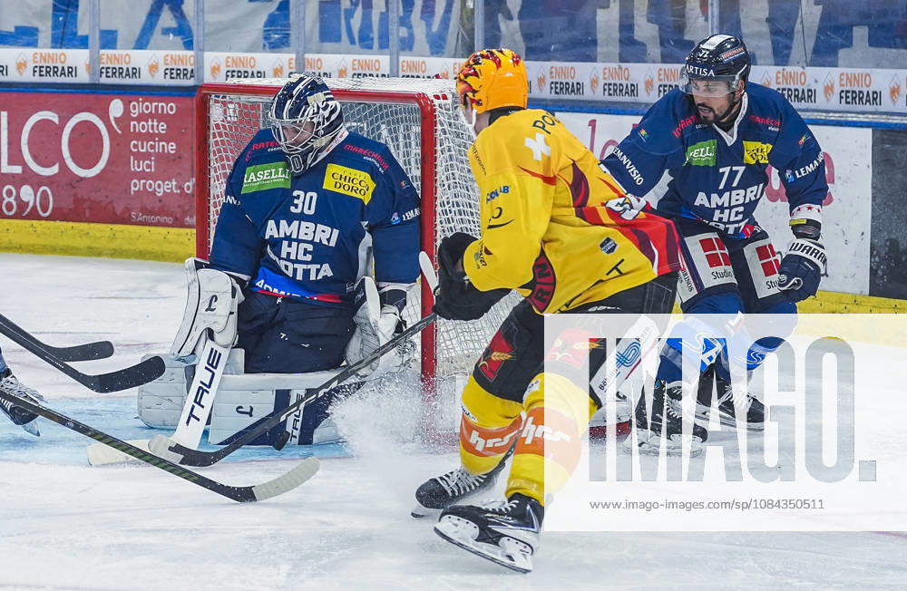 Quinto, Gottardo Arena, NL: HC Ambri-Piotta v SC Bern: 30 goalkeeper Philip Wuthrich (Ambri) saves on Topscorer Ian Mitchell (Bern) Quinto Gottardo Arena Ticino Switzerland