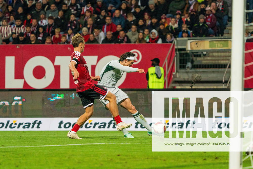Tim Janisch (1. FC Nuernberg, 32) und Fabian Reese (VfL Wolfsburg, 11), GER, 1. FC Nuernberg vs. VfL Wolfsburg, Fussball, 2. Bundesliga, 7. Spieltag, Saison 2026 2027, 10.10.2026, DFL REGULATIONS PROHIBIT ANY USE OF PHOTOGRAPHS AS IMAGE SEQUENCES AND OR QUASI-VIDEO, GER, 1. FC Nuernberg vs. VfL Wolfsburg, Fussball, 2. Bundesliga, 7. Spieltag, Saison 2026 2027, 10.10.2026 Nuernberg
