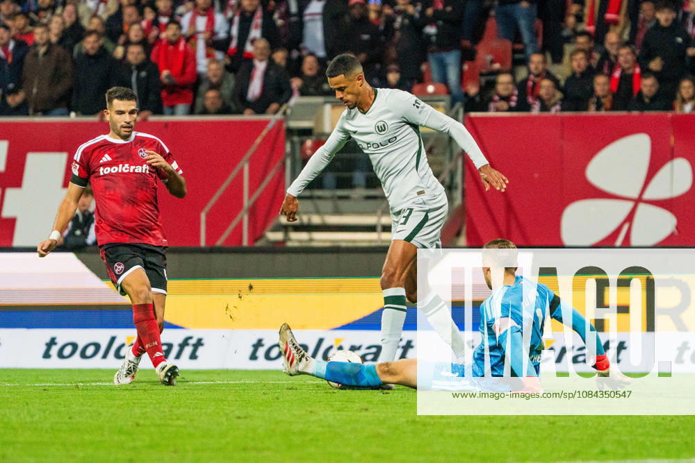 Robert Glatzel (VfL Wolfsburg, 19) und Jan Reichert (1. FC Nuernberg, 01), GER, 1. FC Nuernberg vs. VfL Wolfsburg, Fussball, 2. Bundesliga, 7. Spieltag, Saison 2026 2027, 10.10.2026, DFL REGULATIONS PROHIBIT ANY USE OF PHOTOGRAPHS AS IMAGE SEQUENCES AND OR QUASI-VIDEO, GER, 1. FC Nuernberg vs. VfL Wolfsburg, Fussball, 2. Bundesliga, 7. Spieltag, Saison 2026 2027, 10.10.2026 Nuernberg