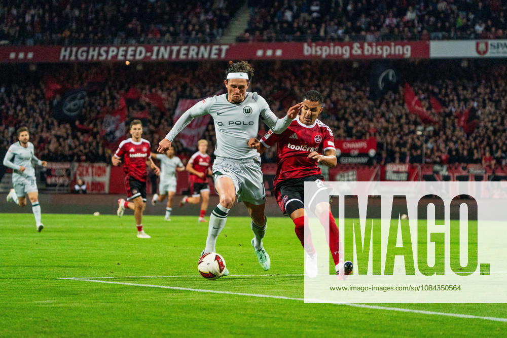 Fabian Reese (VfL Wolfsburg, 11) und Ioannis Masouras (1. FC Nuernberg, 21), GER, 1. FC Nuernberg vs. VfL Wolfsburg, Fussball, 2. Bundesliga, 7. Spieltag, Saison 2026 2027, 10.10.2026, DFL REGULATIONS PROHIBIT ANY USE OF PHOTOGRAPHS AS IMAGE SEQUENCES AND OR QUASI-VIDEO, GER, 1. FC Nuernberg vs. VfL Wolfsburg, Fussball, 2. Bundesliga, 7. Spieltag, Saison 2026 2027, 10.10.2026 Nuernberg