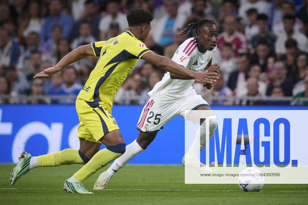 Real Madrid CFs Yan DIomande (r) and Villarreal CFs Freeman during La Liga match. October 10 ,2026. (20261010014)