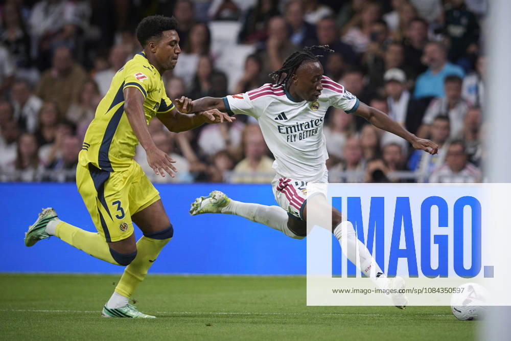 Real Madrid CFs Yan DIomande (r) and Villarreal CFs Freeman during La Liga match. October 10 ,2026. (20261010015)