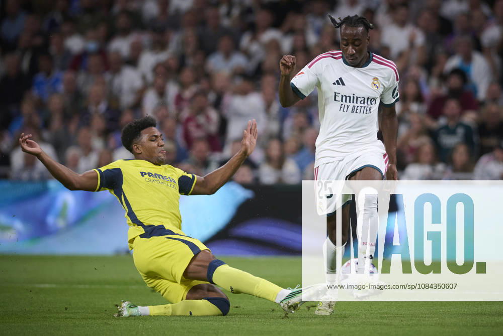 Real Madrid CFs Yan Diomande (r) and Villarreal CFs Freeman during La Liga match. October 10 ,2026. (20261010021)