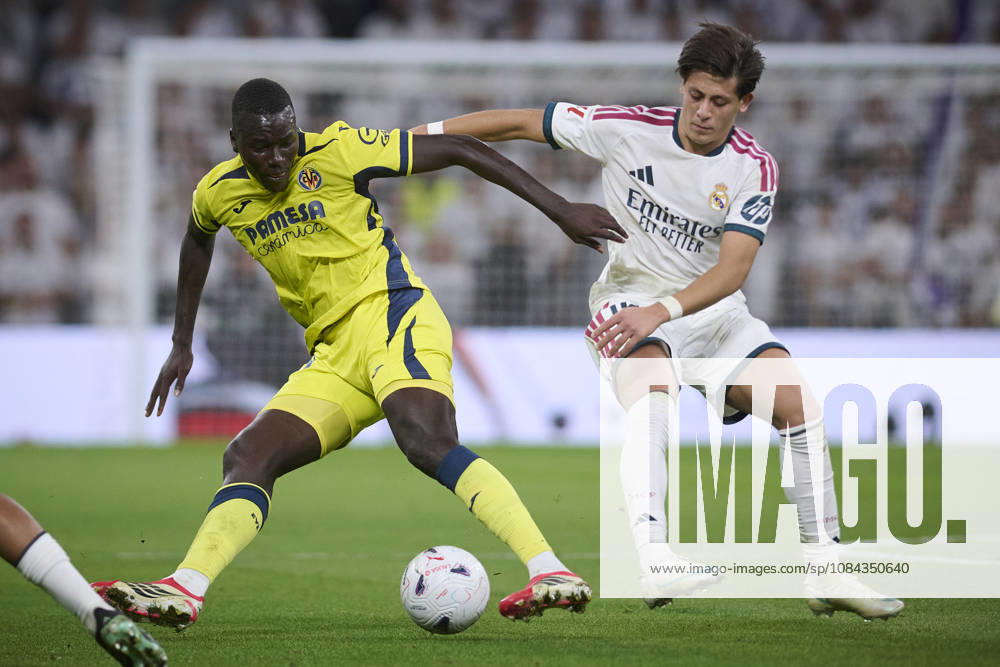 Real Madrid CFs Arda Guler (r) and Villarreal CFs Pape Gueye during La Liga match. October 10 ,2026. (20261010041)
