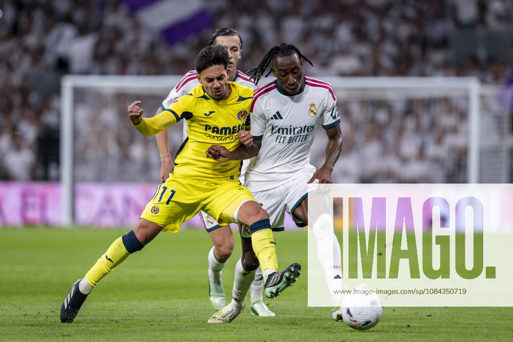 Real Madrid CF v Villarreal CF - LaLiga EA Sports 2026 27 Yan Diomande of Real Madrid CF (R) is in action with the ball defended by Ilias Akhomach of Villarreal CF (L) during the LaLiga EA Sports football match between Real Madrid CF and Villarreal CF at Estadio Bernabeu on October 10, 2026 in Madrid, Spain. Madrid Estadio Bernabeu Madrid Spain