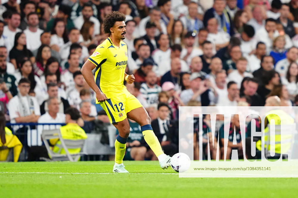 Real Madrid v Villarreal - LaLiga EA Sports 2026 27 MD8 MADRID, SPAIN - OCTOBER 10: Justin de Haas of Valencia controls the ball during the LaLiga EA Sports match between Real Madrid CF and Villarreal CF at Santiago Bernabeu on October 10, 2026 in Madrid, Spain. Madrid Santiago Bernabeu Madrid Spain