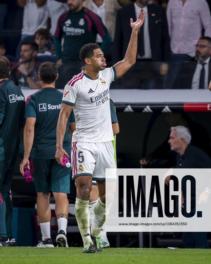 Real Madrid CF v Villarreal CF - LaLiga EA Sports 2026 27 Jude Bellingham of Real Madrid CF reacts and protests during the LaLiga EA Sports football match between Real Madrid CF and Villarreal CF at Estadio Bernabeu on October 10, 2026 in Madrid, Spain. Madrid Estadio Bernabeu Madrid Spain