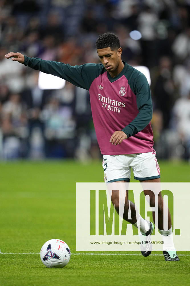 Jude Bellingham of Real Madrid CF warms up during the Spanish League, LaLiga EA Sports, football match between Real Madrid and Villarreal CF at Bernabeu stadium on October 10, 2026, in Madrid, Spain. Real Madrid V Villarreal CF - LaLiga EA Sports - ZUMAa181 20261010_zaa_a181_230