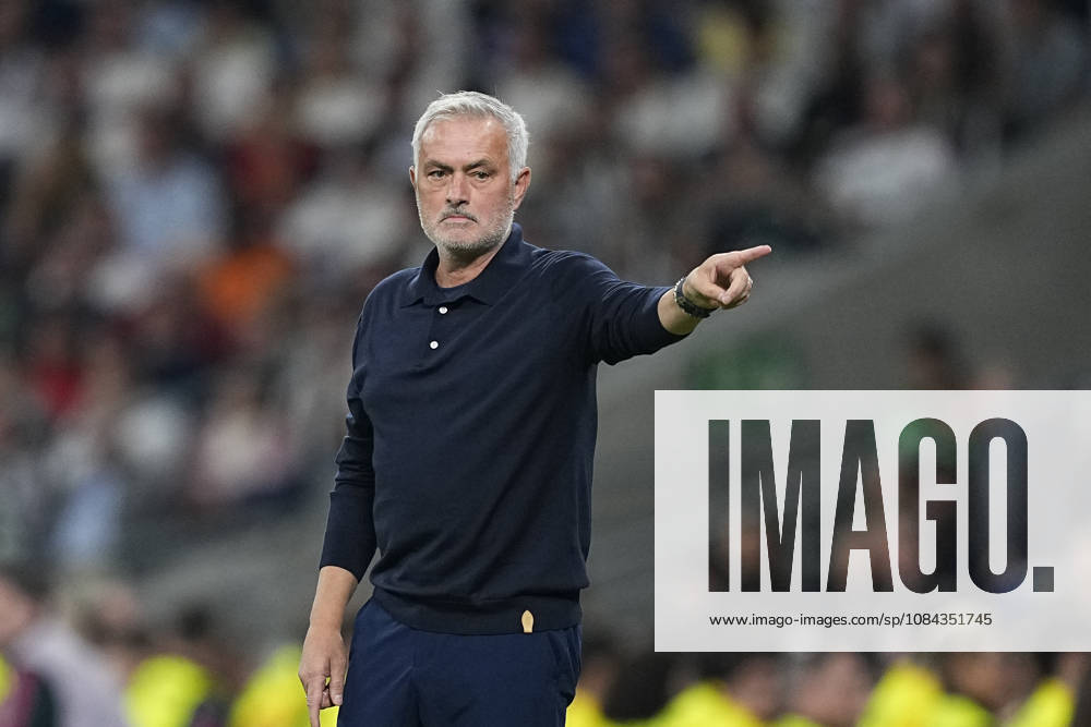 Jose Mourinho, head coach of Real Madrid CF, calls to Vinicius Junior during the Spanish League, LaLiga EA Sports, football match between Real Madrid and Villarreal CF at Bernabeu stadium on October 10, 2026, in Madrid, Spain. Madrid Spain - ZUMAa181 20261010_zaa_a181_218