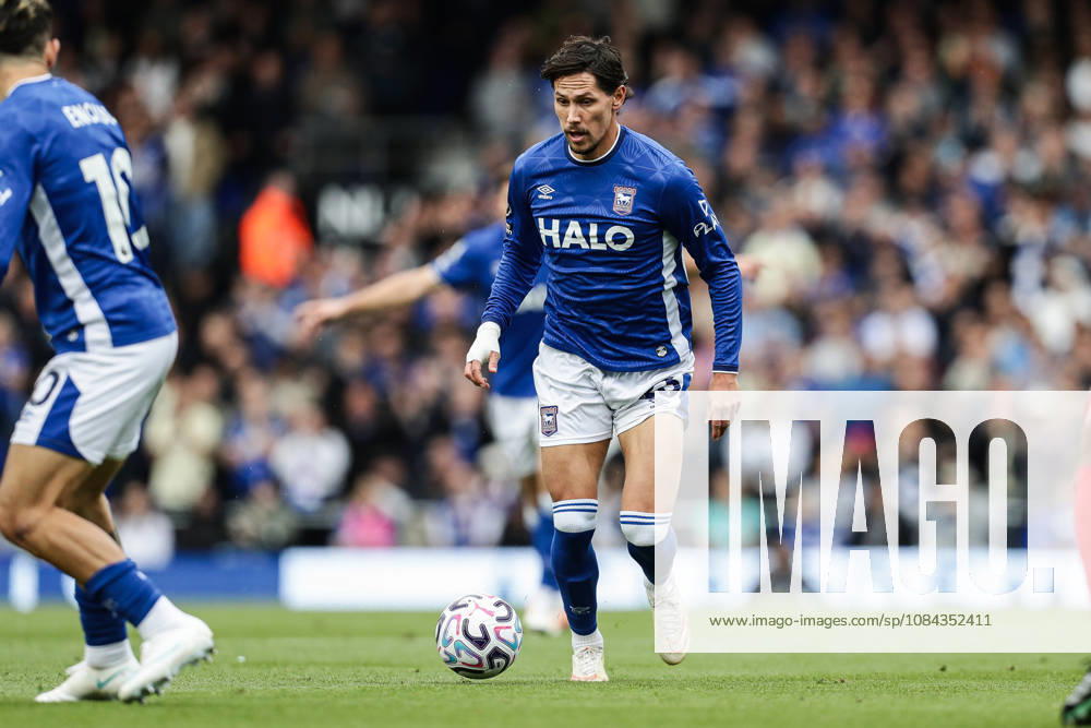 10th October 2026; Portman Road, Ipswich, Suffolk, England; Premier League Football, Ipswich Town versus Fulham; Sasa Lukic of Ipswich Town on the ball AndyxSkinner