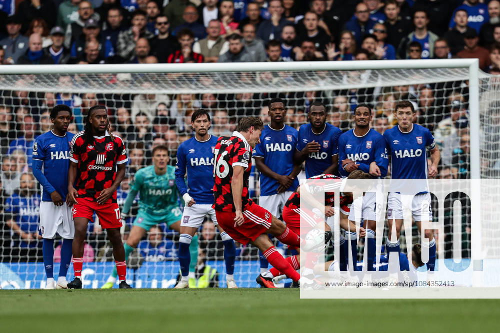 10th October 2026; Portman Road, Ipswich, Suffolk, England; Premier League Football, Ipswich Town versus Fulham; Sander Berge of Fulham takes a free kick AndyxSkinner