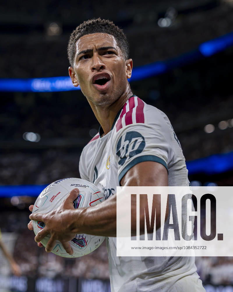 Real Madrid CF v Villarreal CF - LaLiga EA Sports 2026 27 Jude Bellingham of Real Madrid CF reacts looking the crowd during the LaLiga EA Sports football match between Real Madrid CF and Villarreal CF at Estadio Bernabeu on October 10, 2026 in Madrid, Spain. Madrid Estadio Bernabeu Madrid Spain