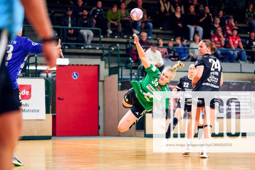 JONNA SCHAUBE (Fuechse Berlin, 34), Lisa Fuchs (SG Nuertingen-Zizishausen, 24), GER, 2. Handball - Bundesliga Frauen, Fuechse Berlin vs. SG Nuertingen-Zizishausen, Saison 2026 27, 5. Spieltag, 10.10.2026 GER, 2. Handball - Bundesliga Frauen, Fuechse Berlin vs. SG Nuertingen-Zizishausen, Saison 2026 27, 5. Spieltag, 10.10.2026 Berlin