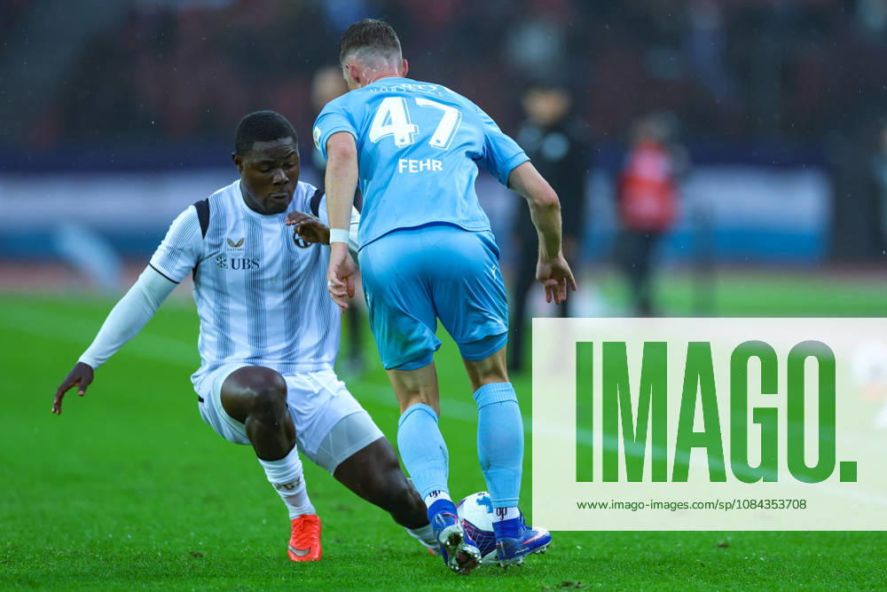 FC Zürich gegen FC Thun Brack Super League 10. Oktober 2026 Umeh Emmanuel (11, FC Zürich, li.) im Zweikampf mit Fabio Fehr (47, FC Thun) während des Fussballspiels der Brack Super League, FC Zürich gegen FC Thun, 10. Oktober 2026, Stadion Letzigrund, Zürich, Schweiz. Zürich Stadion Letzigrund Zürich Schweiz