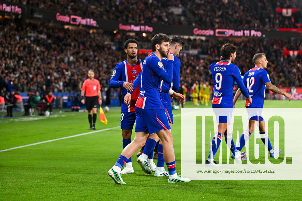 Paris Saint-Germain v Le Mans FC - Ligue 1 McDonald s 2026 2027 Warren ZAIRE-EMERY of Paris Saint-Germain, Ferran TORRES of Paris Saint-Germain , Lucas DIGNE of Paris Saint-Germain , Fabian RUIZ of Paris Saint-Germain and Khvicha KVARATSKHELIA of Paris Saint-Germain celebrate after scores during Ligue 1 McDonald s match between Paris and Le Mans at Parc des Princes on October 10, 2026 in Paris, France. Paris France