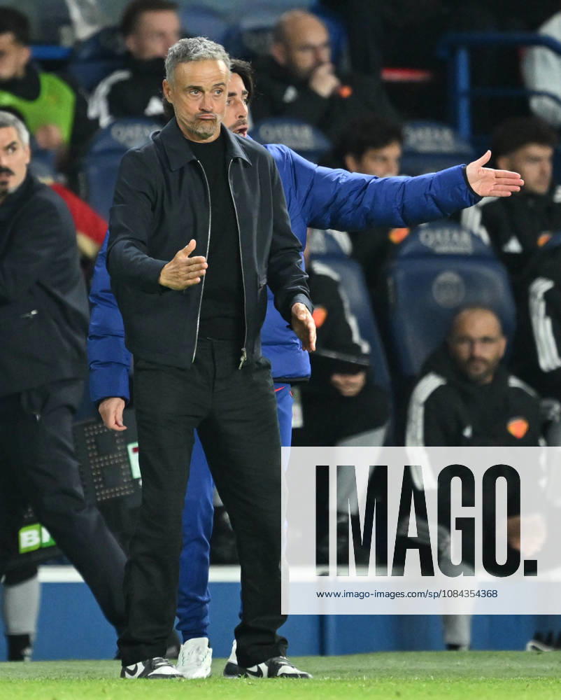 PSG v Le Mans FC - French Ligue 1 PARIS, FRANCE - OCTOBER 10: Luis Enrique, head coach of Paris Saint - Germain, in action during the French Ligue 1 (L1) soccer match between Paris Saint-Germain (PSG) and Le Mans FC at Parc des Princes stadium in Paris, France on October 10, 2026. Mustafa Yalcin Anadolu Paris France. Editorial use only. Please get in touch for any other usage.