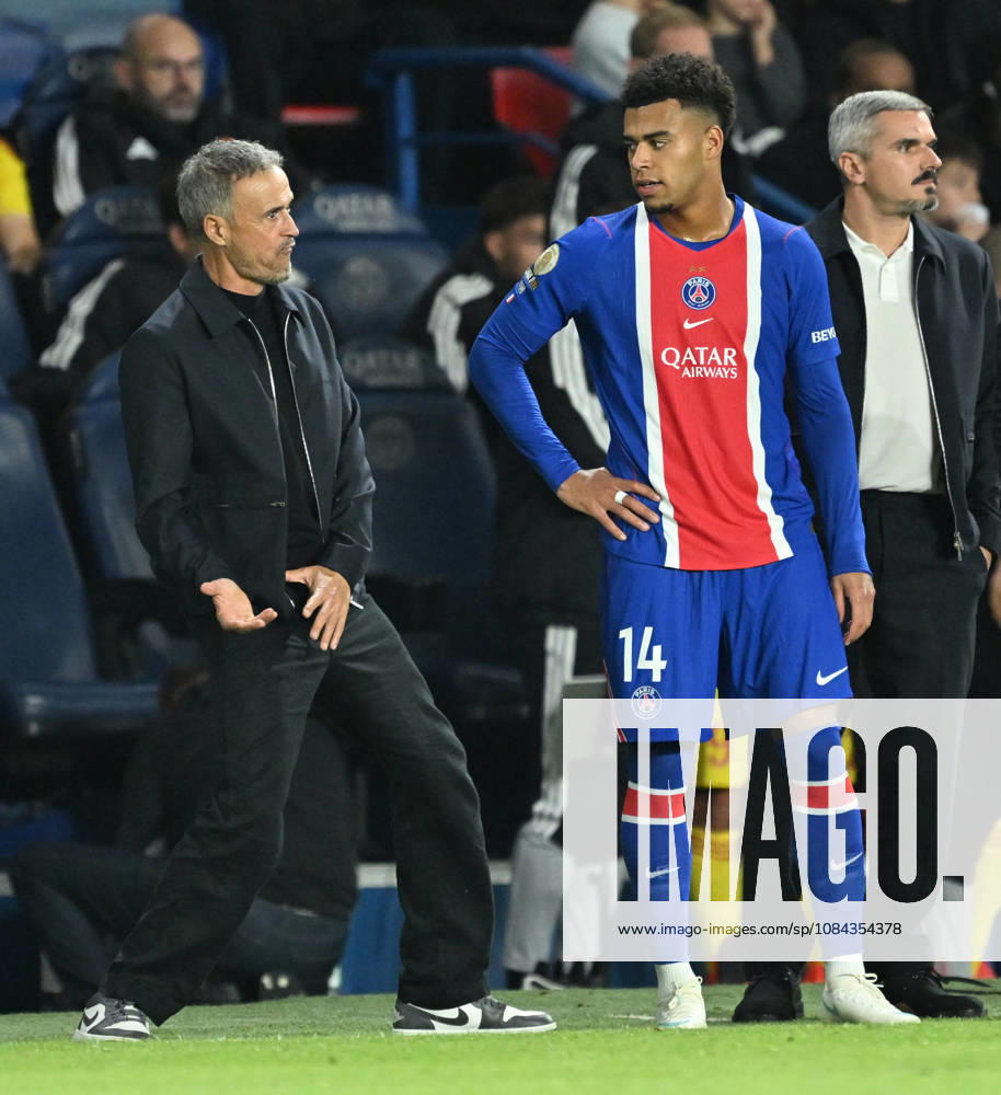 PSG v Le Mans FC - French Ligue 1 PARIS, FRANCE - OCTOBER 10: Luis Enrique (L), head coach of Paris Saint - Germain, speaks to Desire Doue (R) during the French Ligue 1 (L1) soccer match between Paris Saint-Germain (PSG) and Le Mans FC at Parc des Princes stadium in Paris, France on October 10, 2026. Mustafa Yalcin Anadolu Paris France. Editorial use only. Please get in touch for any other usage.