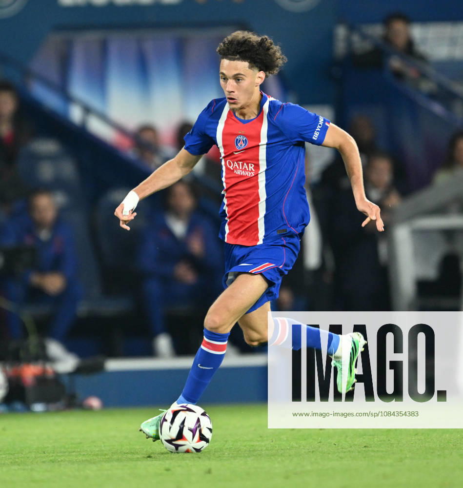 PSG v Le Mans FC - French Ligue 1 PARIS, FRANCE - OCTOBER 10: Maghnes Akliouche of Paris Saint - Germain in action during the French Ligue 1 (L1) soccer match between Paris Saint-Germain (PSG) and Le Mans FC at Parc des Princes stadium in Paris, France on October 10, 2026. Mustafa Yalcin Anadolu Paris France. Editorial use only. Please get in touch for any other usage.