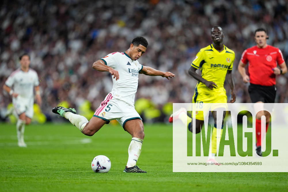 Jude Bellingham of Real Madrid CF shoots during the Spanish League, LaLiga EA Sports, football match between Real Madrid and Villarreal CF at Bernabeu stadium on October 10, 2026, in Madrid, Spain. Real Madrid V Villarreal CF - LaLiga EA Sports - ZUMAa181 20261010_zaa_a181_286