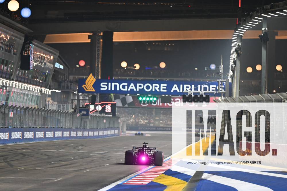 Marina Bay Street Circuit Singapore, Marina Bay Street Circuit - 10 10 2026: George Russell from UK, driving the (63) Mercedes-AMG PETRONAS F1 Team W17 Mercedes during the Formula 1 Singapore Grand Prix - Saturday - Qualifying at Marina Bay Street Circuit on 10 10 2026 in Singapore. (Marco Talluto Alessio Morgese SPP)
