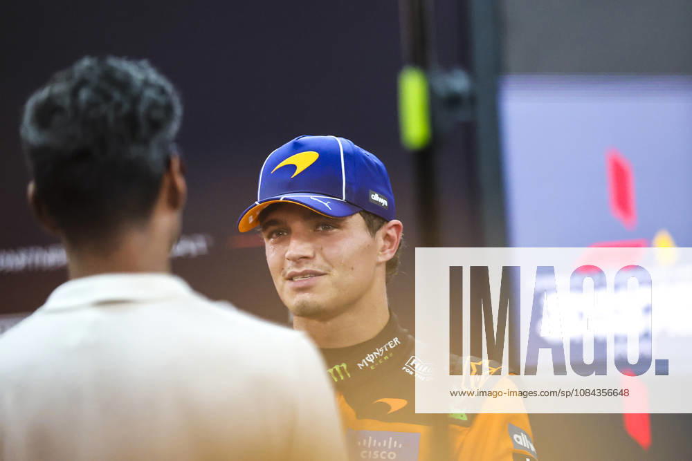 LANDO NORRIS of McLaren Mastercard F1 Team speaks to the media during a post-qualifying interview after securing fifth place in qualifying for the 2026 Formula 1 Singapore Grand Prix at Marina Bay Street Circuit in Singapore. Singapore Singapore - ZUMAh201 20261010_zsp_h201_077