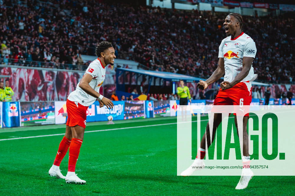 Christopher Nkunku (RB Leipzig, 28) celebrates goal with Ezechiel Banzuzi (RB Leipzig, 6) RB Leipzig vs Eintracht Frankfurt, Bundesliga, Germany, Football, 26 27, GER, Leipzig, Red Bull Arena Stadium DFL regulations prohibit any use of photographs as image sequences and or quasi-video.DFL regulations prohibit any use of photographs as image sequences and or quasi-video. Leipzig Red Bull Arena, Leipzig Sachsen GER