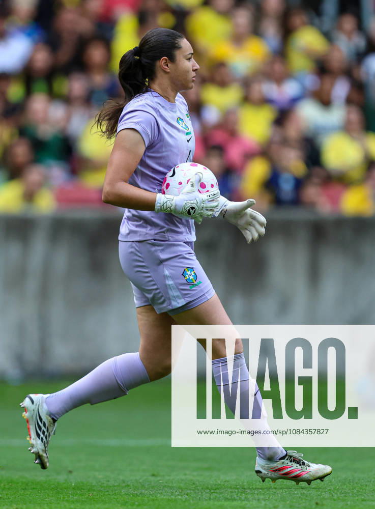 10th October 2026; Beira-Rio Stadium, Porto Alegre, Brazil; Friendlies Women Football, Brazil versus Argentina; Goalkeeper Lorena Silva of Brazil controls the ball MaxxPeixoto
