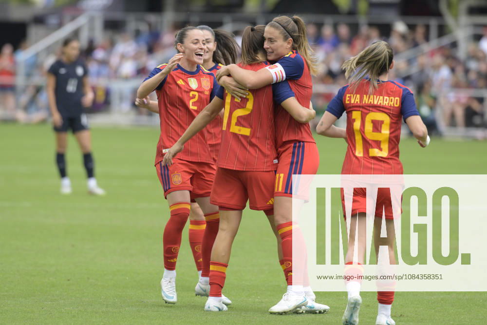 Spanish players celebrate a goal during a friendly match between the USA and Spain women s national teams at Audi Field in Washington, USA, 10 October 2026. Women s Friendly Match: United States vs Spain !ACHTUNG: NUR REDAKTIONELLE NUTZUNG!