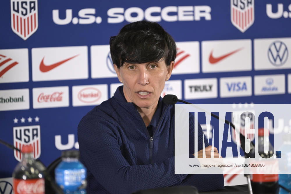 Spain s head coach, Sonia Bermúdez, speaks at a press conference, PK, Pressekonferenz following a friendly match between the USA and Spain women s national teams at Audi Field in Washington, USA, 10 October 2026. Women s Friendly Match: United States vs Spain !ACHTUNG: NUR REDAKTIONELLE NUTZUNG!