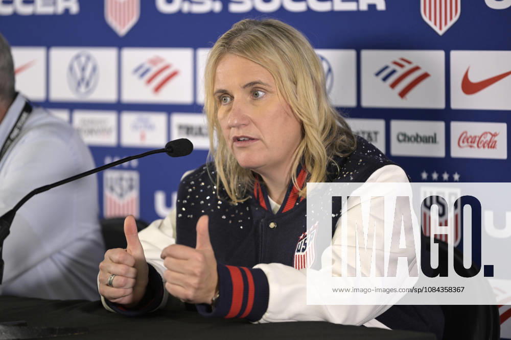 USA Women s national team, Nationalteam Coach Emma Hayes speaks at a press conference, PK, Pressekonferenz following a friendly match between the USA and Spain women s national teams at Audi Field in Washington, USA, 10 October 2026. Women s Friendly Match: United States vs Spain !ACHTUNG: NUR REDAKTIONELLE NUTZUNG!