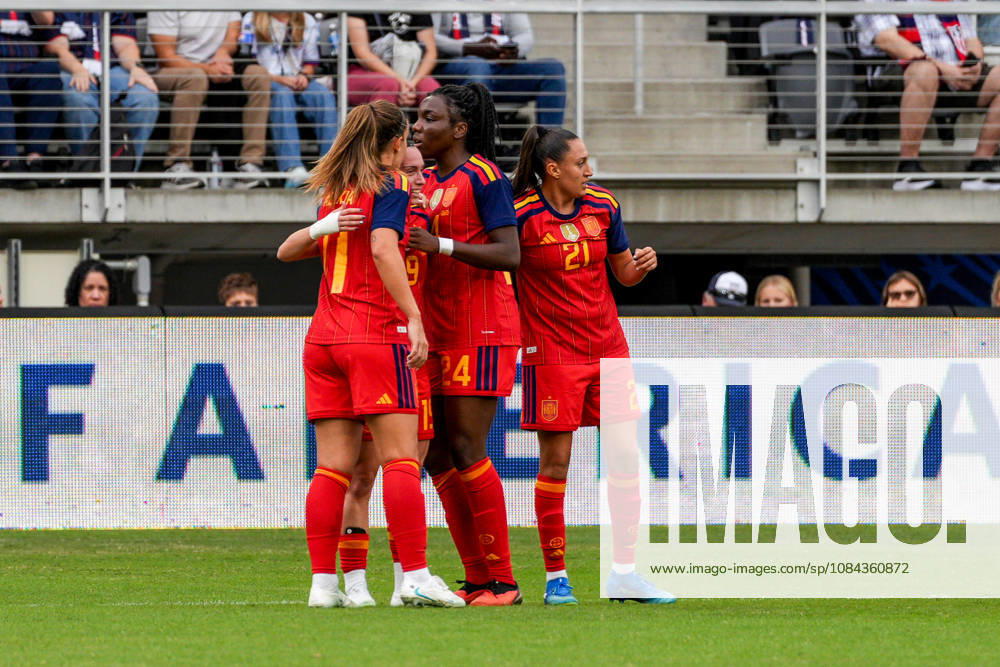 USA v Spain - Women s International Friendly, Länderspiel, Nationalmannschaft WASHINGTON D.C., UNITED STATES - OCTOBER 10: Eva Navarro of Spain celebrates with teammates after scoring a goal during Women s International Friendly football match between USA and Spain at Audi Field Stadium in Washington D.C., United States on October 10, 2026. Hasan Akbas Anadolu District of Columbia United States. Editorial use only. Please get in touch for any other usage.