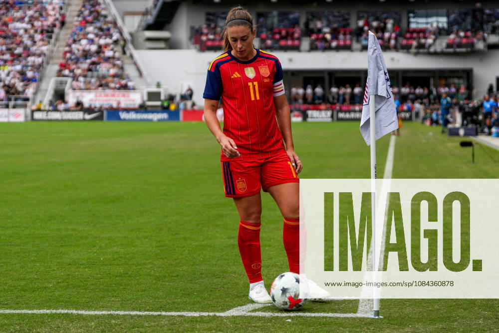 USA v Spain - Women s International Friendly, Länderspiel, Nationalmannschaft WASHINGTON D.C., UNITED STATES - OCTOBER 10: Alexia Putellas (11) of Spain uses a freekick during Women s International Friendly football match between USA and Spain at Audi Field Stadium in Washington D.C., United States on October 10, 2026. Hasan Akbas Anadolu District of Columbia United States. Editorial use only. Please get in touch for any other usage.