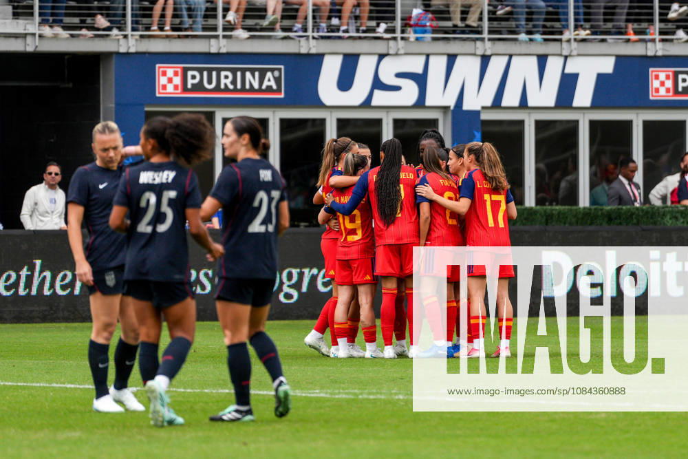 USA v Spain - Women s International Friendly, Länderspiel, Nationalmannschaft WASHINGTON D.C., UNITED STATES - OCTOBER 10: Eva Navarro of Spain celebrates with teammates after scoring a goal during Women s International Friendly football match between USA and Spain at Audi Field Stadium in Washington D.C., United States on October 10, 2026. Hasan Akbas Anadolu District of Columbia United States. Editorial use only. Please get in touch for any other usage.