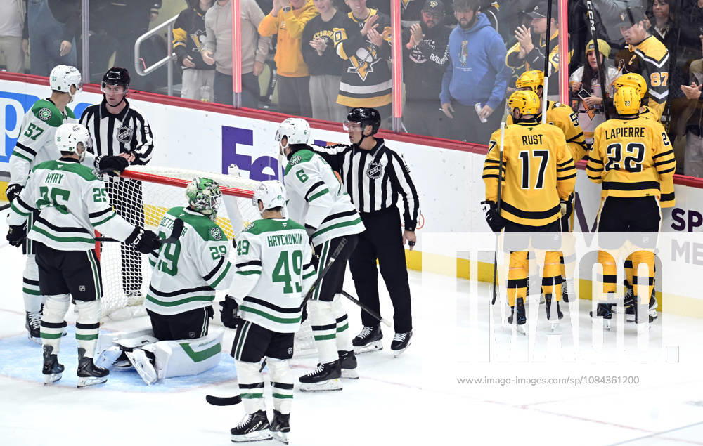 Dallas Stars wins the challenge reversing the Pittsburgh Penguins goal in the final seconds of the first period at PPG Paints Arena in Pittsburgh on Saturday, October, 10 2026. PIT2026101002 ARCHIExCARPENTER