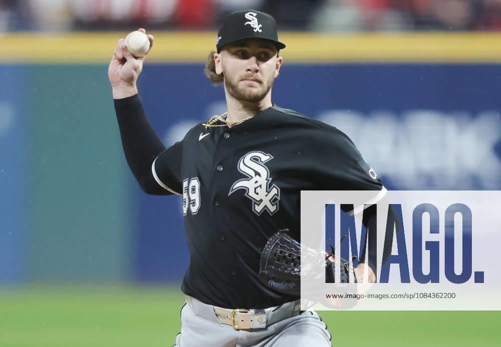 Chicago White Sox starting pitcher Sean Burke (59) throws against the Cleveland Guardians in the first inning of an MLB, Baseball Herren, USA American League Division Series at Progressive Field in Cleveland, Ohio, on Saturday, October 10, 2026. CLE20261010713 AARONxJOSEFCZYK