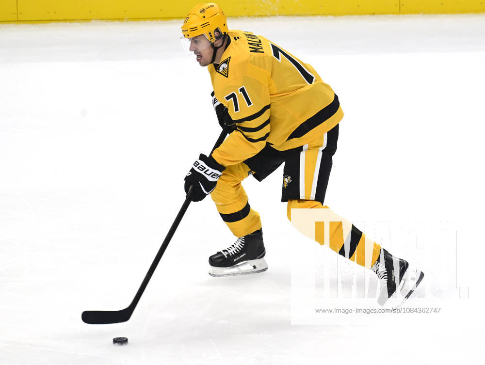 Pittsburgh Penguins center Evgeni Malkin (71) works the puck up the ice in the second period against the Dallas Stars at PPG Paints Arena in Pittsburgh on Saturday, October, 10 2026. PIT2026101007 ARCHIExCARPENTER