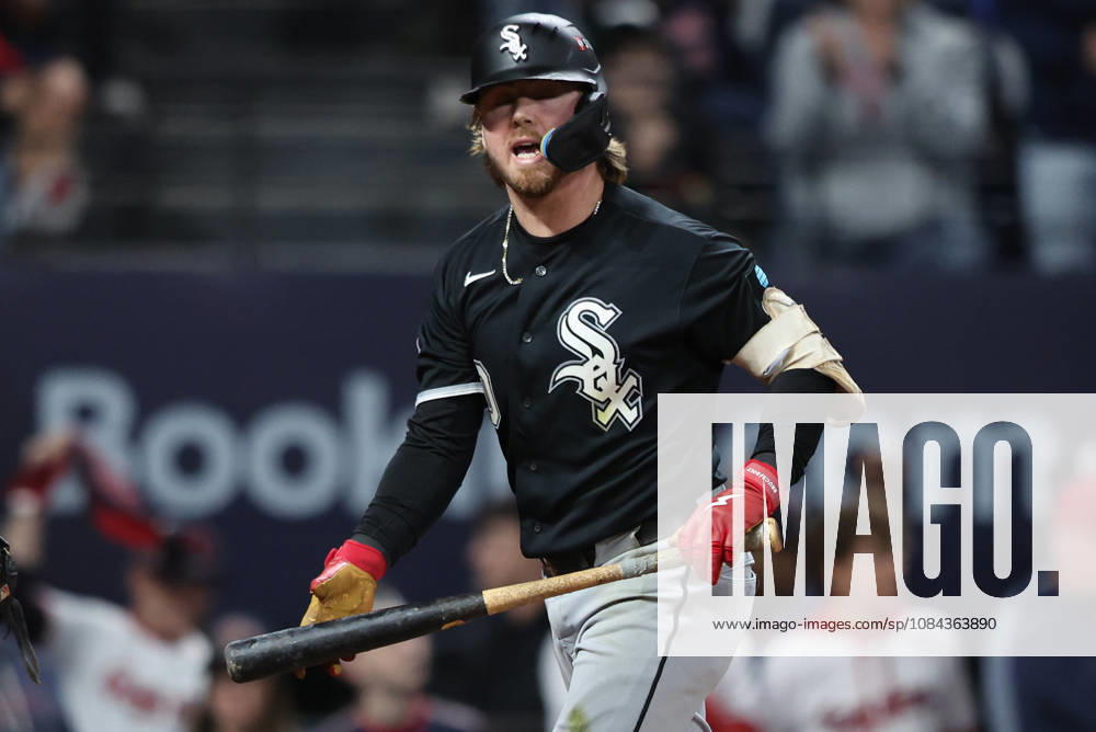 Chicago White Sox Chase Meidroth (10) reacts after being struck out swinging by Cleveland Guardians pitcher Hunter Gaddis in the seventh inning of an MLB, Baseball Herren, USA American League Division Series at Progressive Field in Cleveland, Ohio, on Saturday, October 10, 2026. CLE20261010732 AARONxJOSEFCZYK