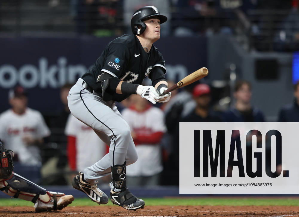 Chicago White Sox Sam Antonacci (17) hits a single against the Cleveland Guardians in the eighth inning of an MLB, Baseball Herren, USA American League Division Series at Progressive Field in Cleveland, Ohio, on Saturday, October 10, 2026. CLE20261010735 AARONxJOSEFCZYK