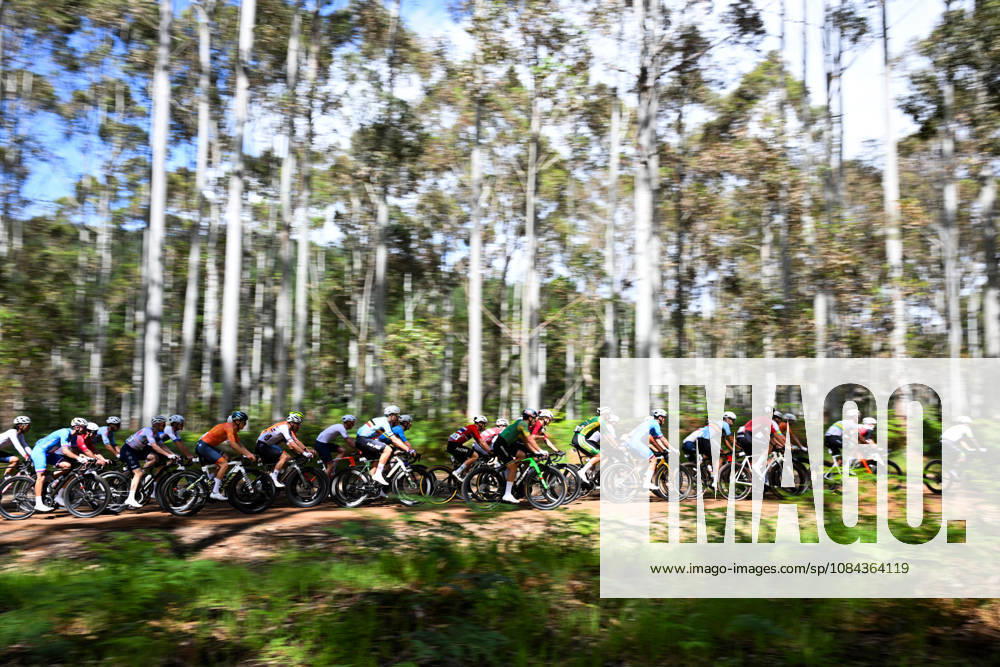 2026 UCI Gravel World Championships Picture by Zac Williams SWpix.com - 11 10 2026 - Cycling - 2026 UCI Gravel World Championships - Nannup, Western Australia, Australia - Mens Elite - The peloton