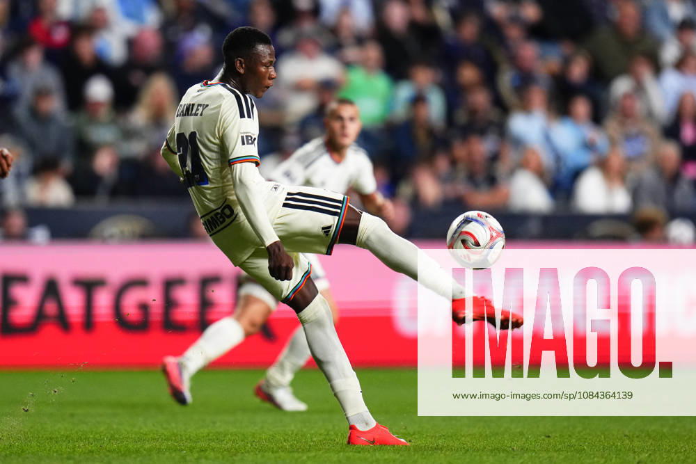 Philadelphia Union Midfielder Danley Jean Jacques (21) kicks the ball during the second half of an MLS, Fussball Herren, USA match against Real Salt Lake at Subaru Park in Chester, Pennsylvania. CSM Chester United States of America - ZUMAc04_ 20261010_zma_c04_283