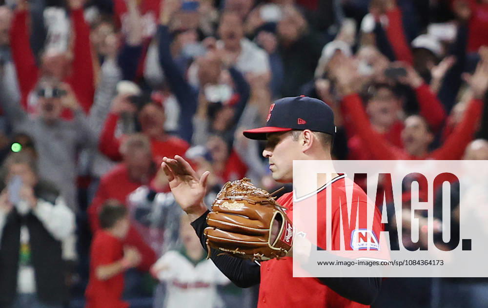 Cleveland Guardians closing pitcher Cade Smith (36) celebrates after the Guardians defeated the Chicago White Sox 2-0 in the final game of their MLB, Baseball Herren, USA American League Division Series at Progressive Field in Cleveland, Ohio, on Saturday, October 10, 2026. The Guardians advance to play the Tampa Bay Rays in the American League Championship Series. CLE20261010742 AARONxJOSEFCZYK