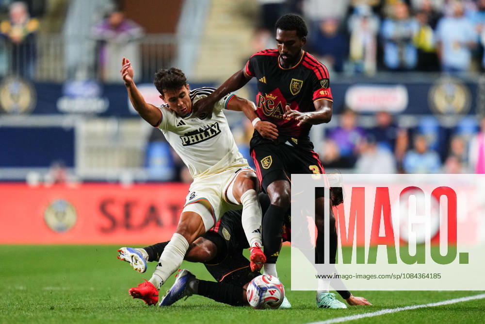 Real Salt Lake Defender Kobi Henry (3) and Philadelphia Union Midfielder Quinn Sullivan (33) battle for the ball during the second half of an MLS, Fussball Herren, USA match at Subaru Park in Chester, Pennsylvania. CSM Chester United States of America - ZUMAc04_ 20261010_zma_c04_294